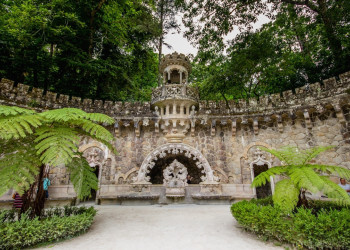 Загадочные здания в Кинта да Регалейра скрывали символы алхимии, масонства,тамплиеров,розенкрейцеров – фотографии Португалии