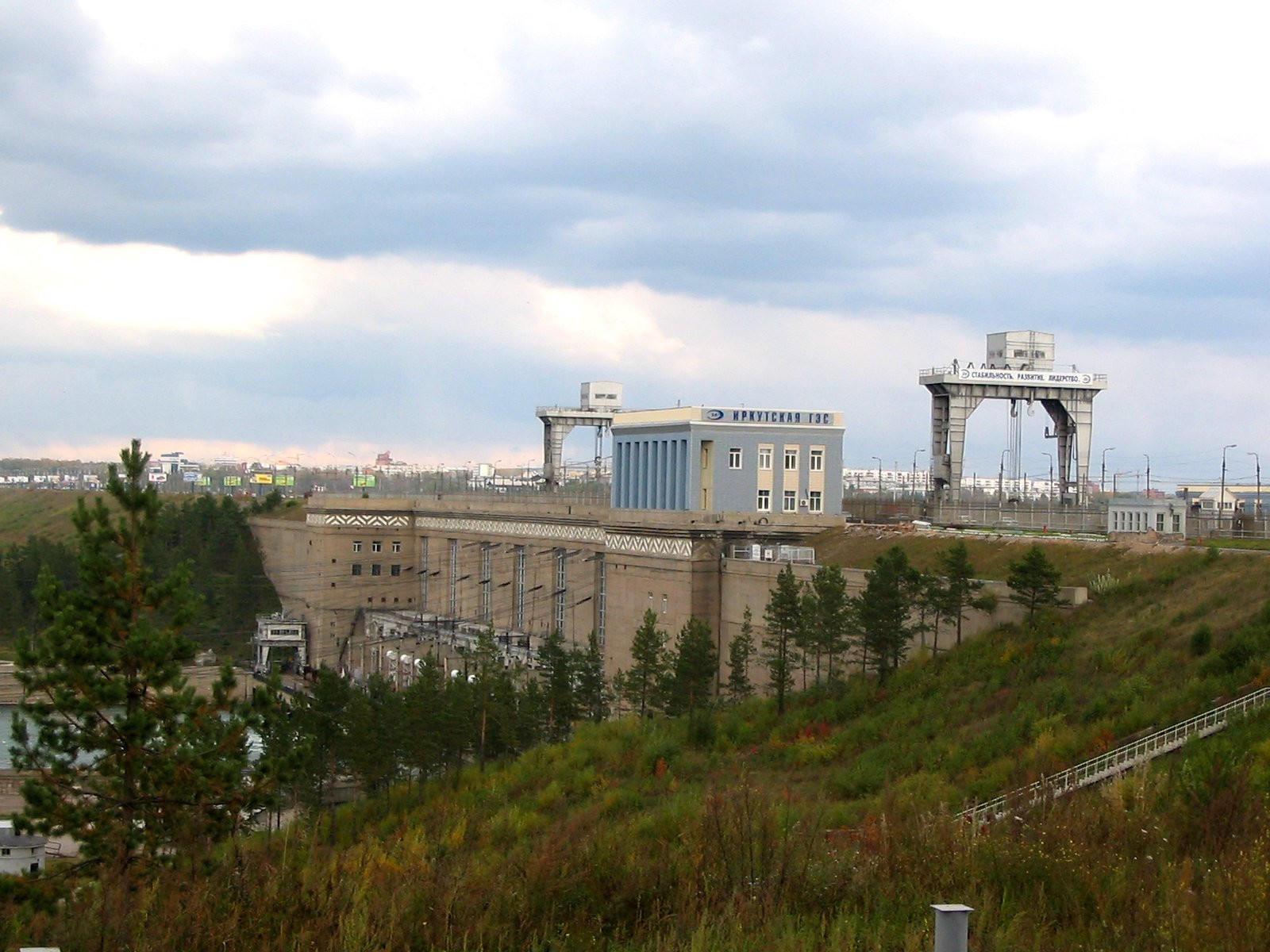 Плотина ГЭС в Иркутске, Россия – фотографии России