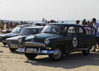 Ретро машины на пляже Юрмалы (Латвия) – фотографии Латвии