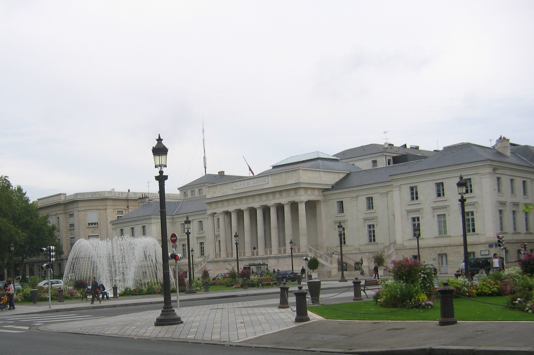 Фонтан в Туре, Франция. Фото 2 – фотографии Франции