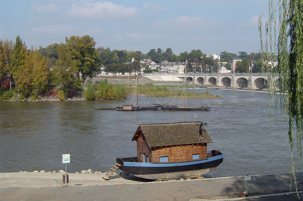 Река в Туре, Франция. Фото 1 – фотографии Франции
