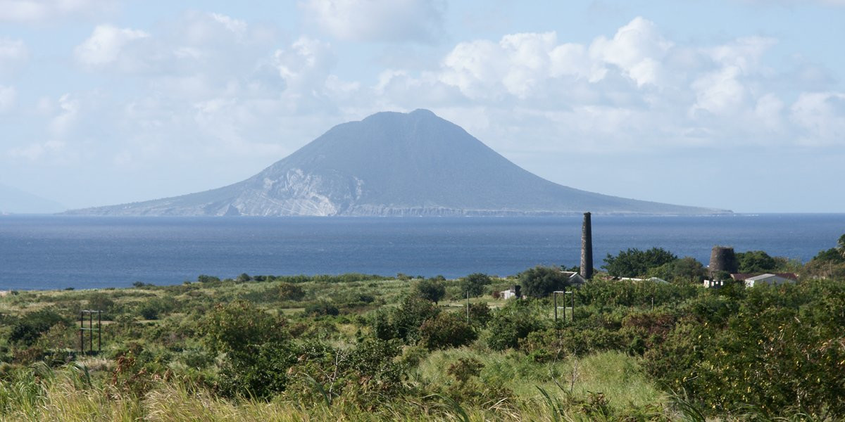 Вид на гору в Сент-Китс, острова Сент-Китс и Невис – фотографии Сент-Китс и Невис