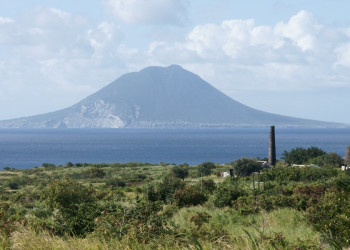 Вид на гору в Сент-Китс, острова Сент-Китс и Невис – фотографии Сент-Китс и Невис