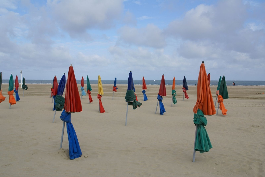 Пляж в Довиле, Франция. Фото 3 – фотографии Франции