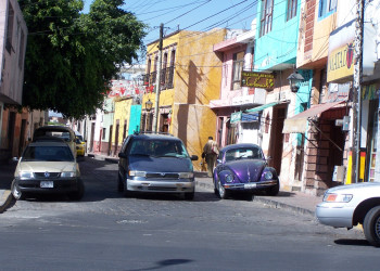 Улица в Сантьяго-де-Керетаро, Мексика. Фото 3 – фотографии Мексики