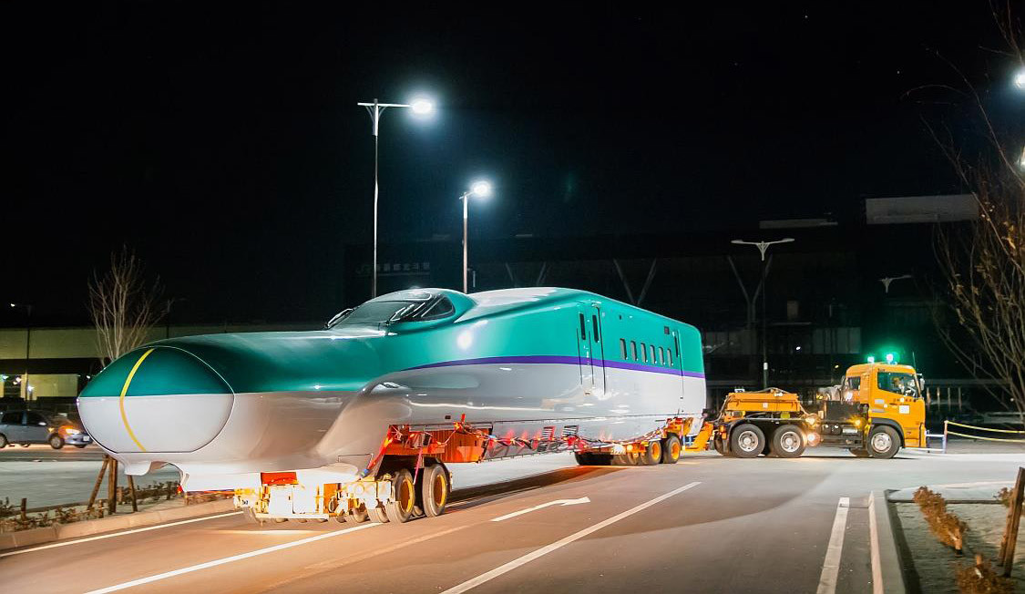 Японский супер-поезд Синкансэн H5 (Shinkansen H5) – фотографии Японии