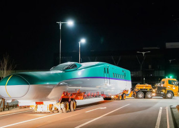 Японский супер-поезд Синкансэн H5 (Shinkansen H5) – фотографии Японии