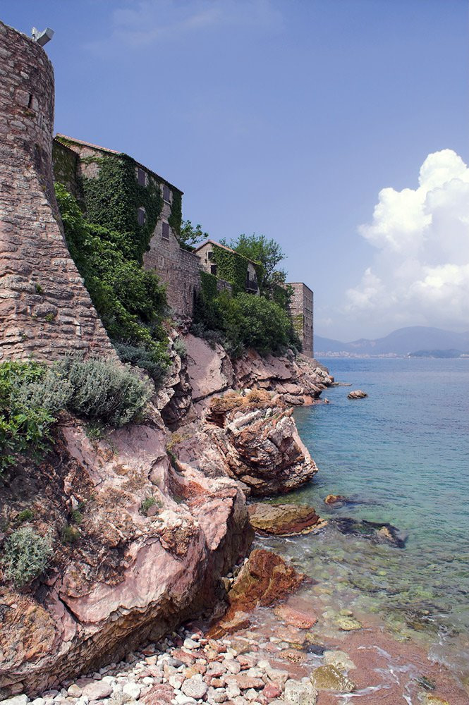 Скала в Святой Стефан, Черногория. Фото 1 – фотографии Черногории
