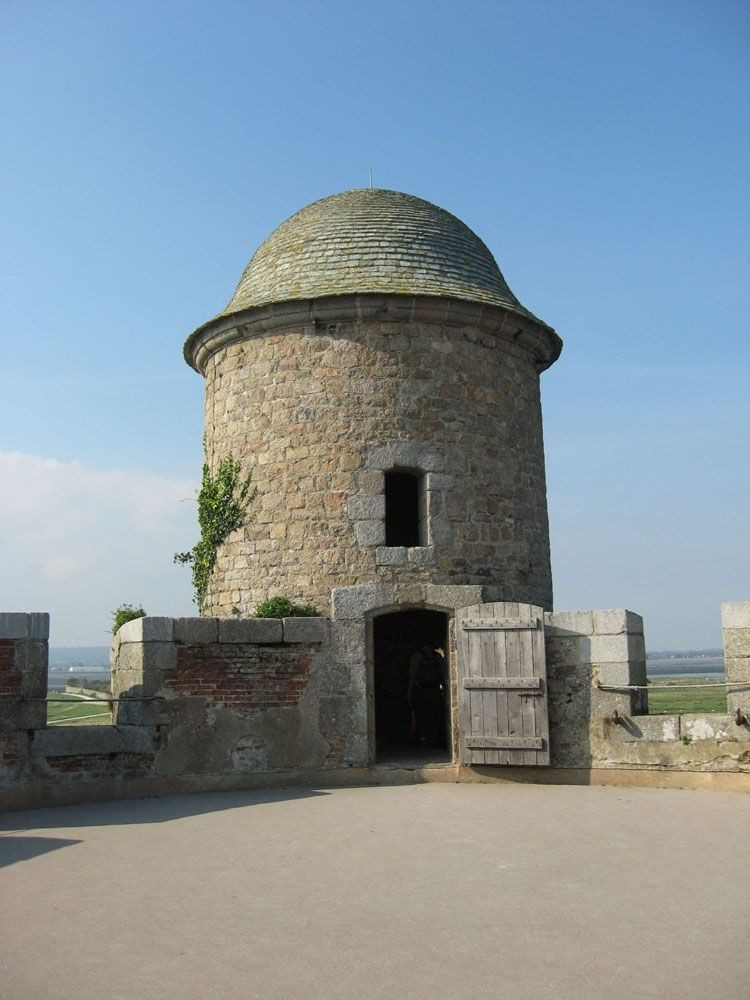 Крепость в Татью, Франция – фотографии Франции