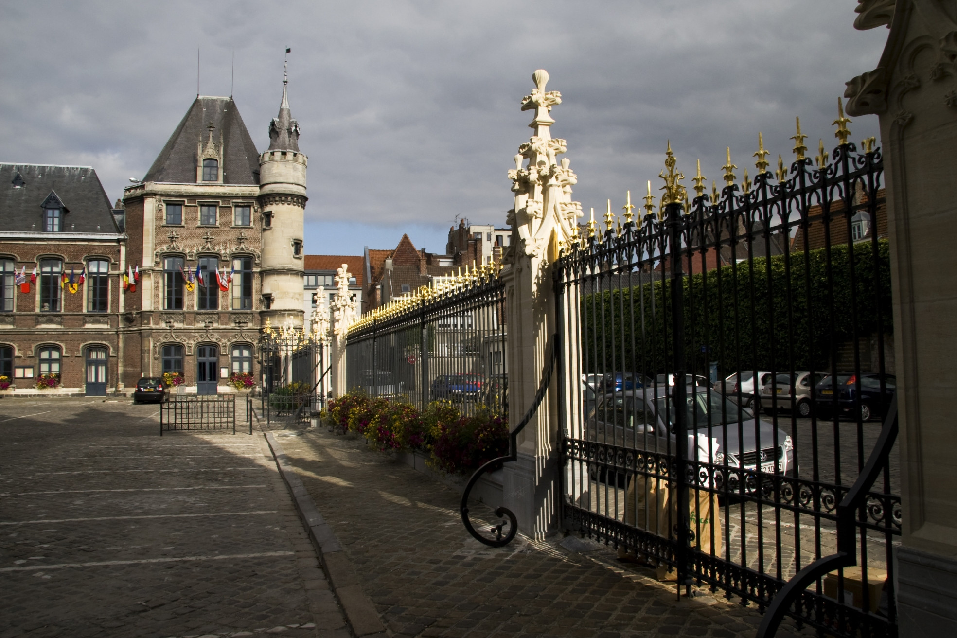 Замок в Дуэ, Франция – фотографии Франции