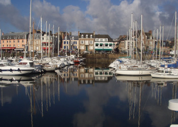 Лодки и парусники в Пэмполе, Франция – фотографии Франции