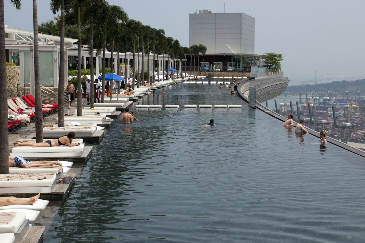 Бассейн на крыше отеля Marina Bay Sands в Сингапуре – фотографии Сингапура