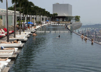 Бассейн на крыше отеля Marina Bay Sands в Сингапуре – фотографии Сингапура