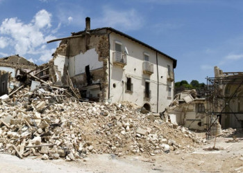 Л’Aквила после сильного землетрясения 2009 года – фотографии Италии