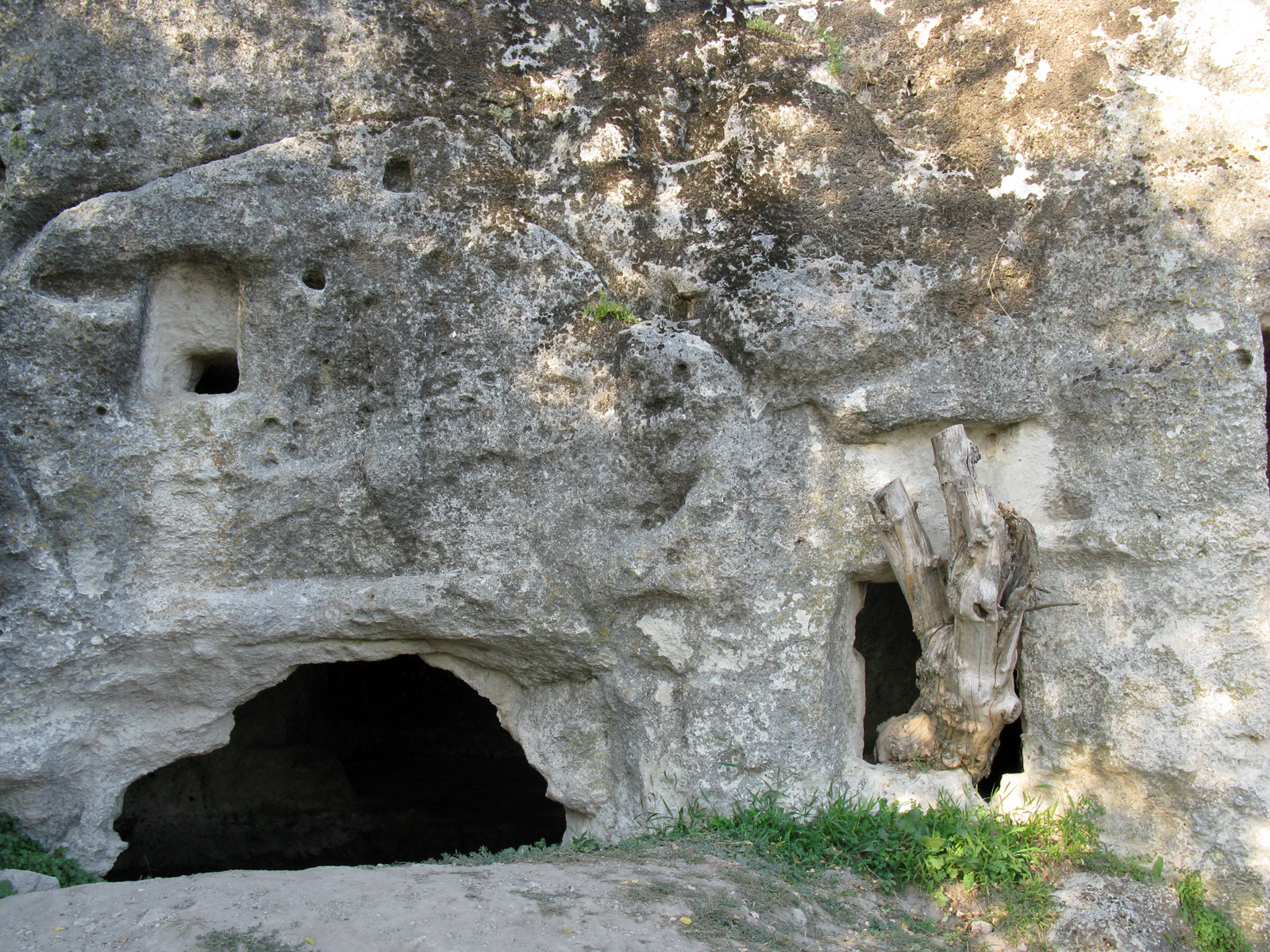Средневековый город-крепость Чуфут-Кале, Крымский п-ов. Фото 1 – фотографии России