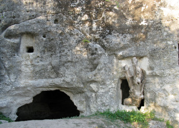 Средневековый город-крепость Чуфут-Кале, Крымский п-ов. Фото 1 – фотографии России