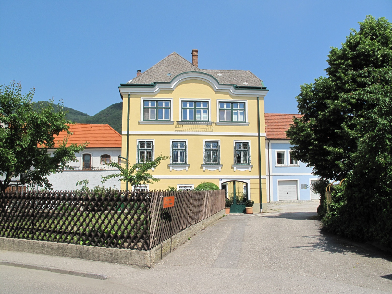 Шпиц – небольшой городок на севере Австрии – фотографии Австрии