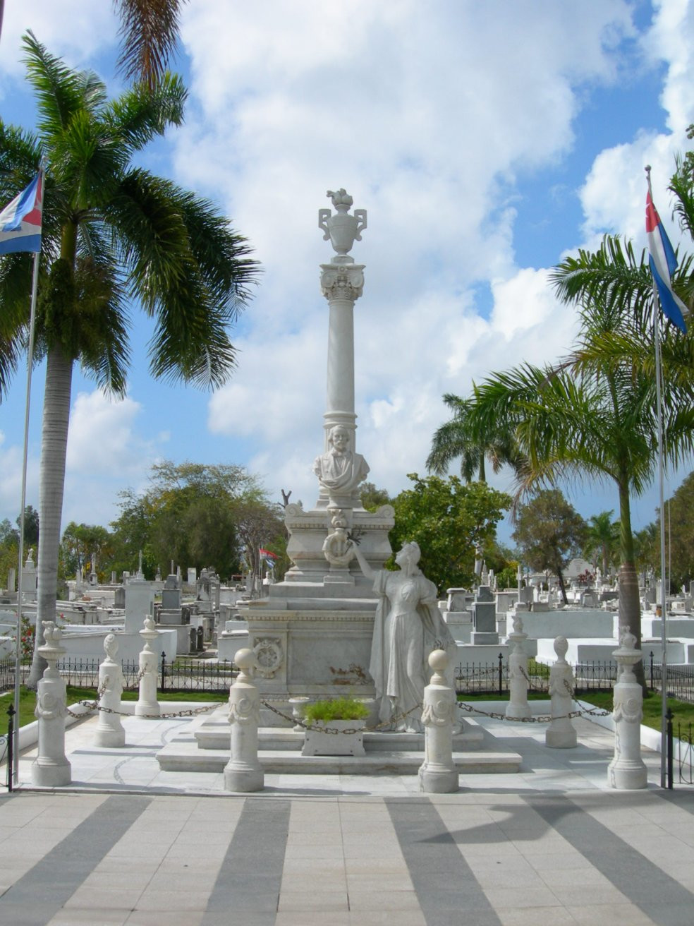 Памятник в Сантьяго-де- Куба, Куба. Фото 8 – фотографии Кубы