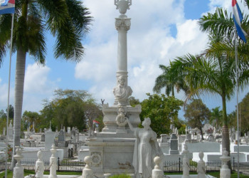 Памятник в Сантьяго-де- Куба, Куба. Фото 8 – фотографии Кубы