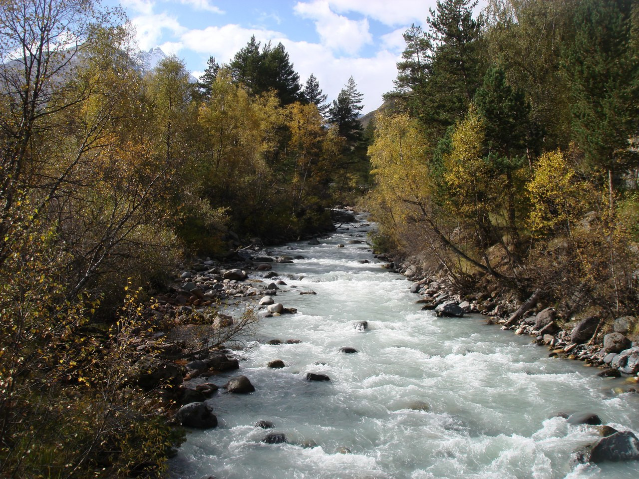 Река Адыл-Су в одноименном ущелье, Россия. Фото 1 – фотографии России