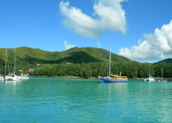 Парусники на острове Праслин, Сейшелы – фотографии Сейшельских островов
