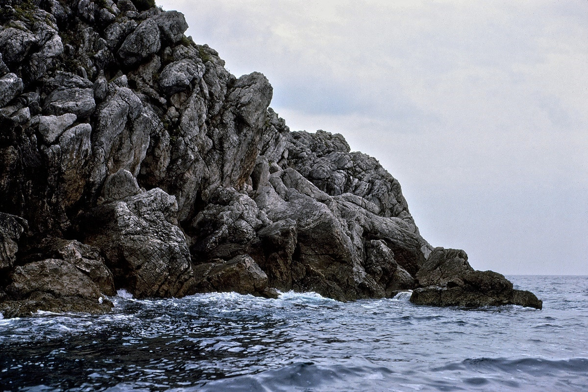 Скала на острове Лопуд, Хорватия – фотографии Хорватии