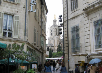 Люди в Авиньоне, Франция – фотографии Франции