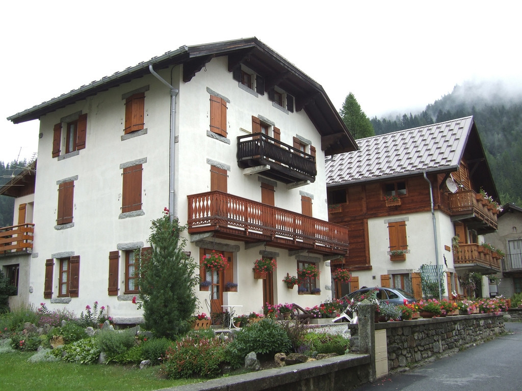 Дома в Аржентьере, Франция – фотографии Франции