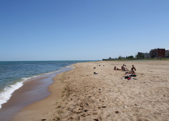 Пляж в городе Дербент, республика Дагестан – фотографии России