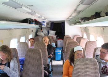 В салоне вертолёта в кальдере вулкана Узон на Камчатке – фотографии России