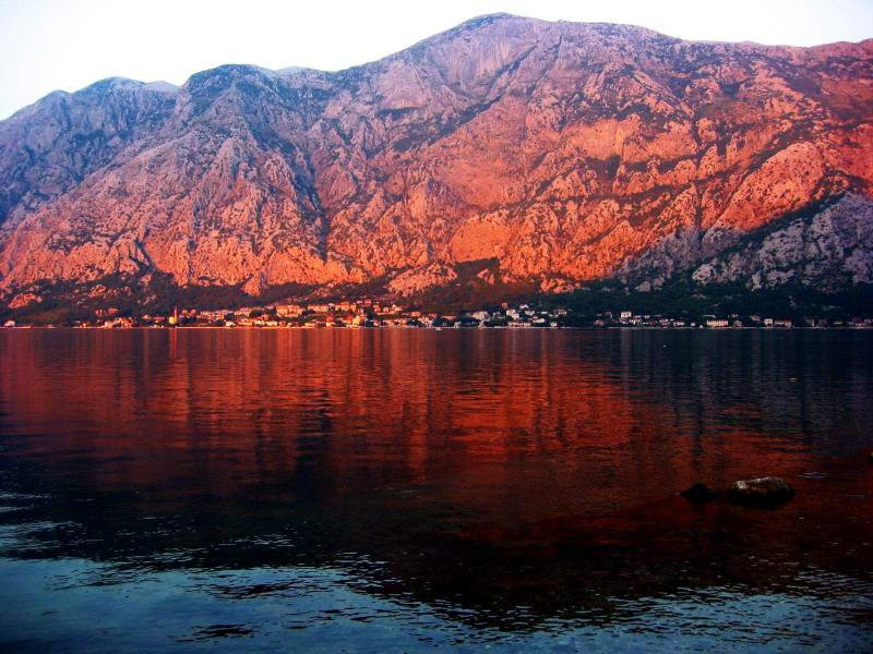 Восход в Которском заливе, Черногория. Фото 1 – фотографии Черногории