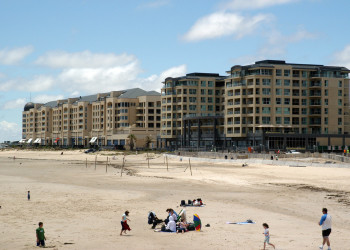 Популярный в Аделаиде пляж Гленелг – фотографии Австралии