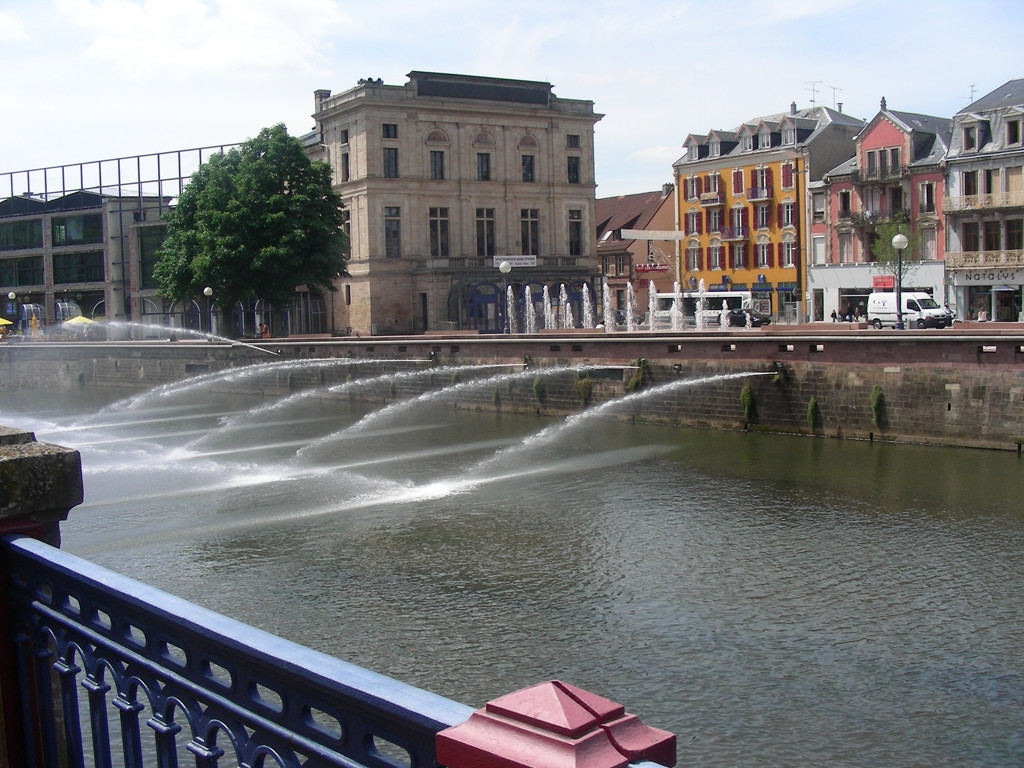 Набережная в Бельфоре, Франция. Фото 3 – фотографии Франции