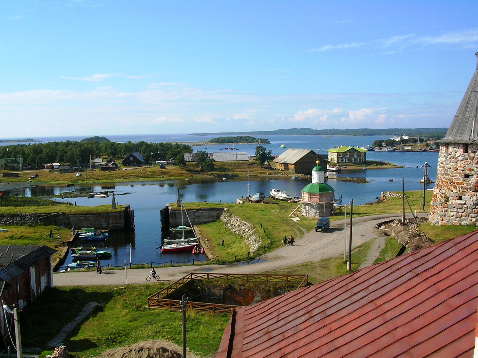 Соловецкий монастырь, вид с крыши – фотографии России