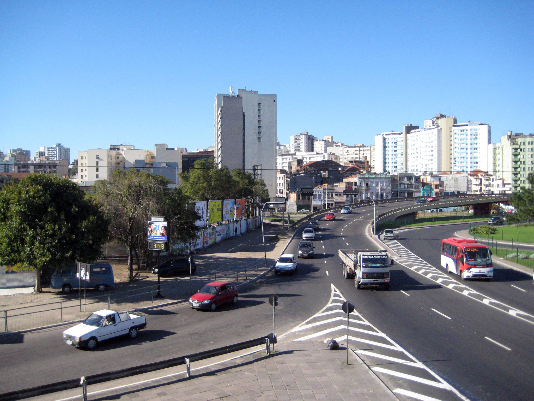 Улицы Порту-Алегри в Бразилии – фотографии Бразилии