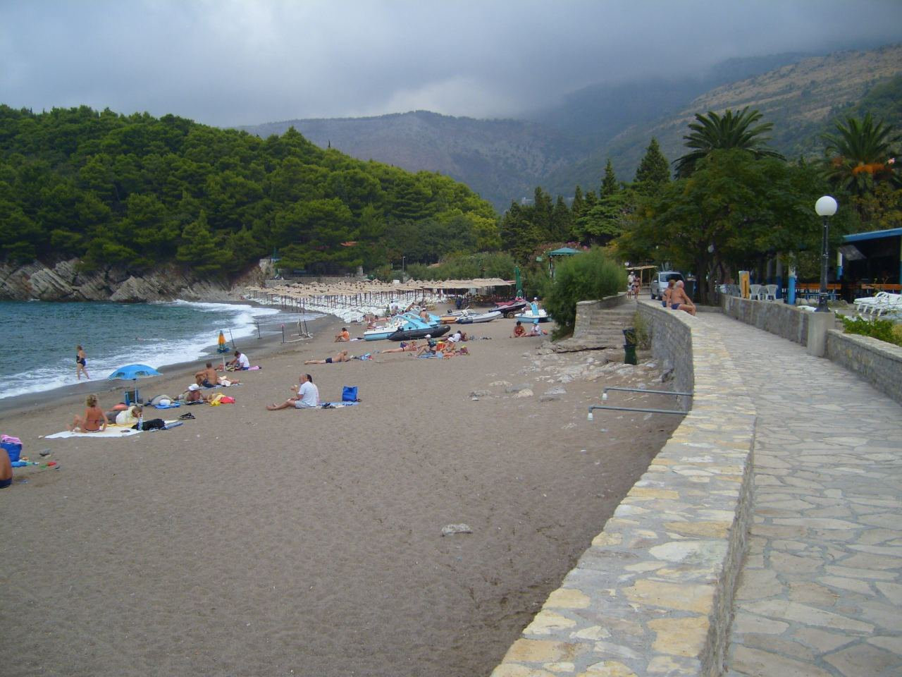 Пляж в петровац Пляж в петровац