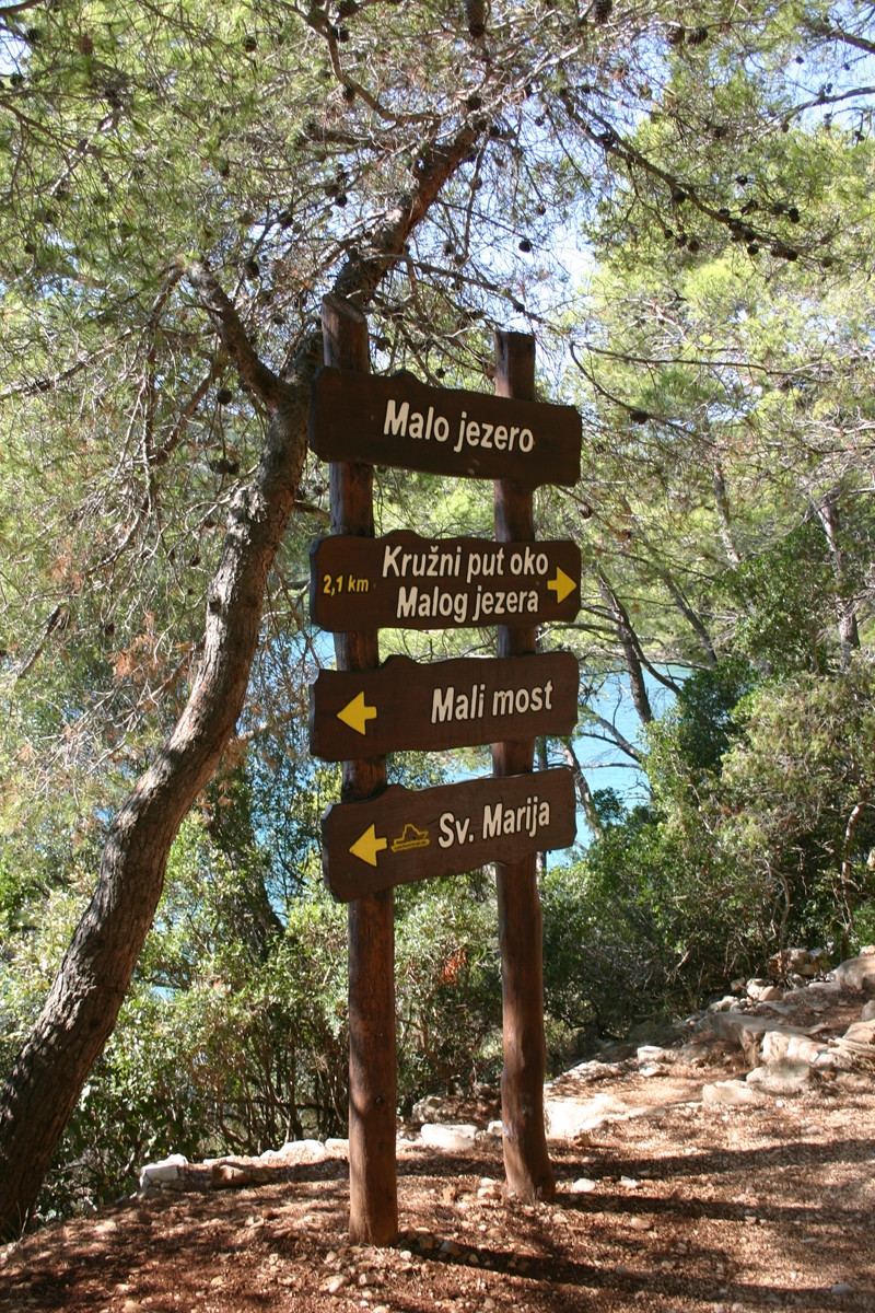 Указатель в Национальном парке, Хорватия. Фото 1 – фотографии Хорватии