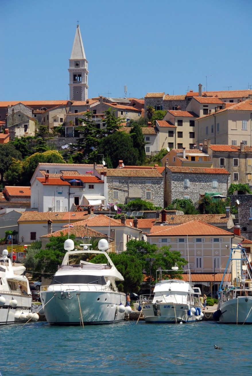 Яхты и катера в Врсаре, Хорватия – фотографии Хорватии