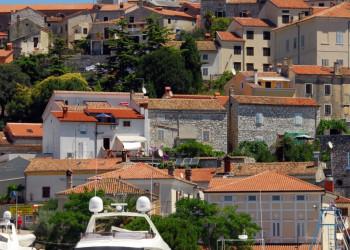 Яхты и катера в Врсаре, Хорватия – фотографии Хорватии