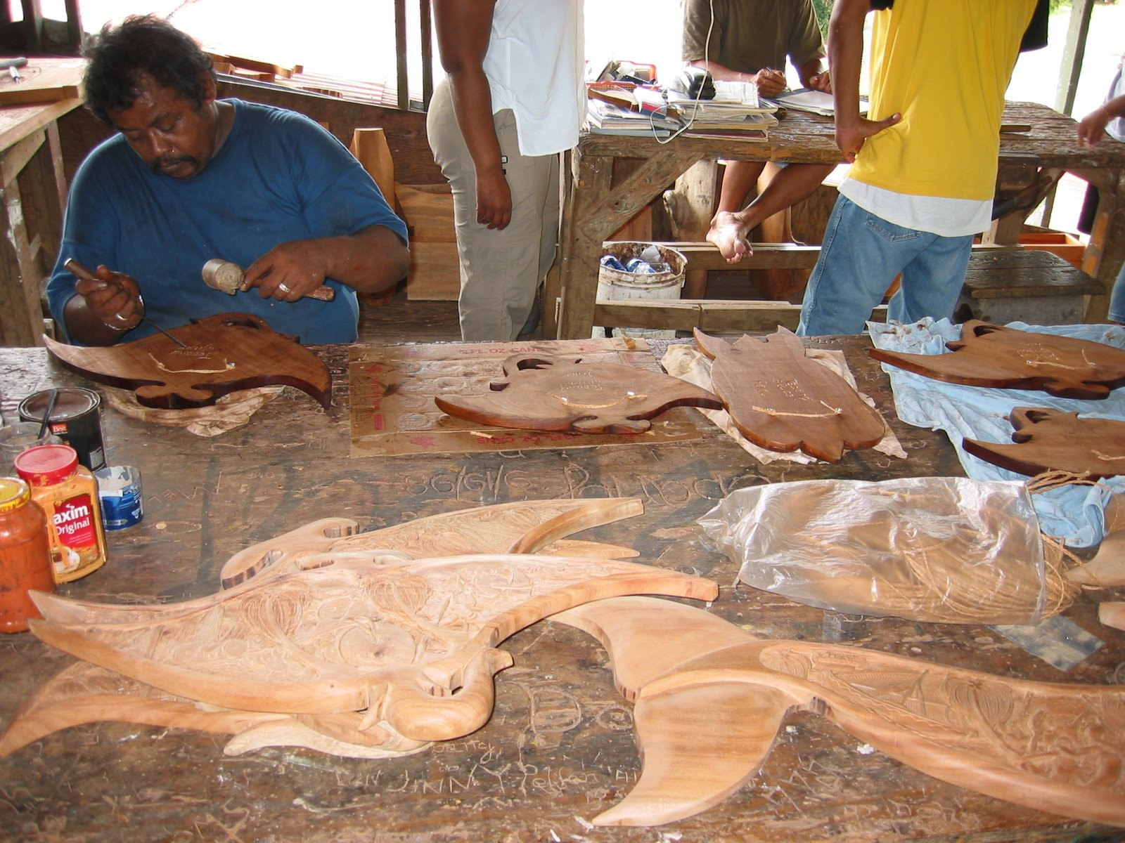 Местные умельцы по дереву – фотографии Палау