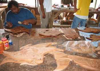 Местные умельцы по дереву – фотографии Палау