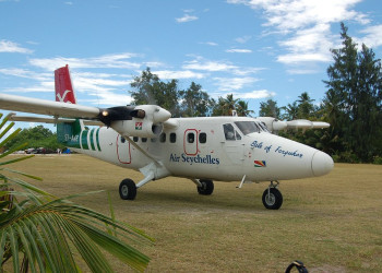 Самолёт на острове Денис – фотографии Сейшельских островов
