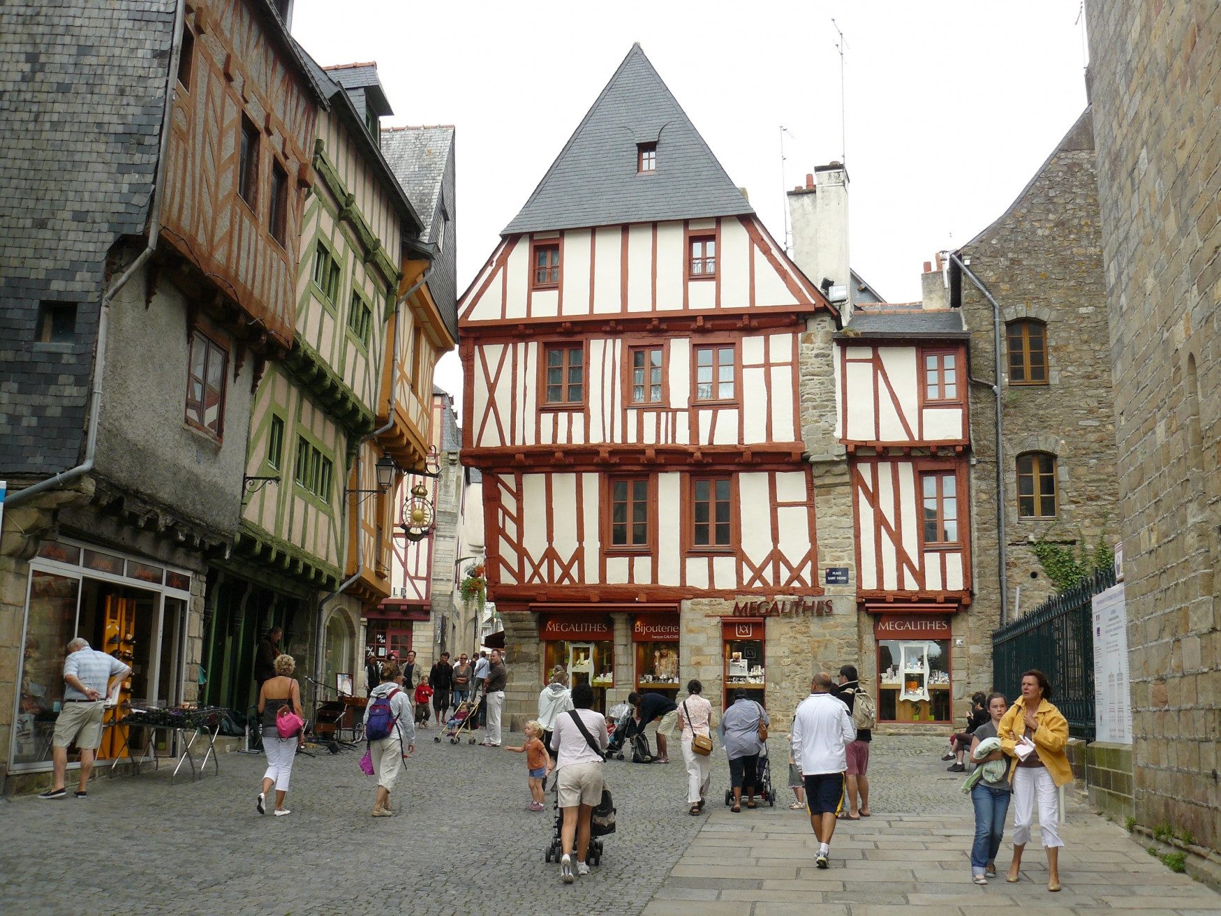 Люди в Ванне, Франция. Фото 1 – фотографии Франции