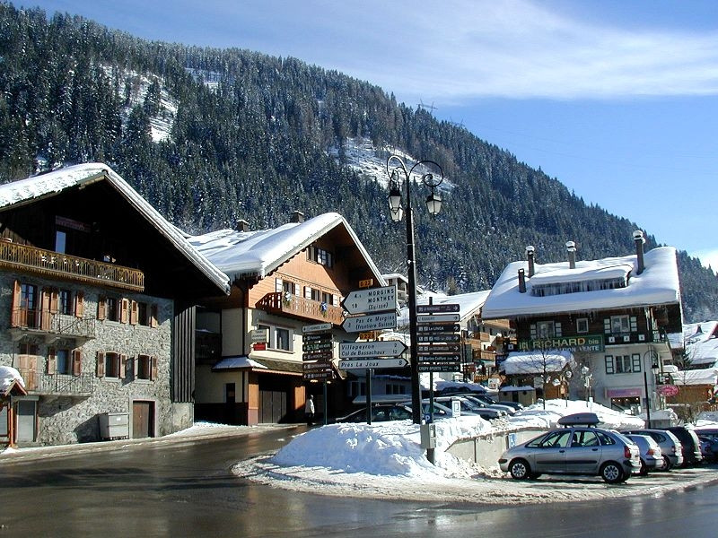 Деревня в Шателе, Франция. Фото 1 – фотографии Франции