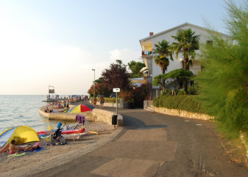 Пляж в Малинске, Хорватия – фотографии Хорватии