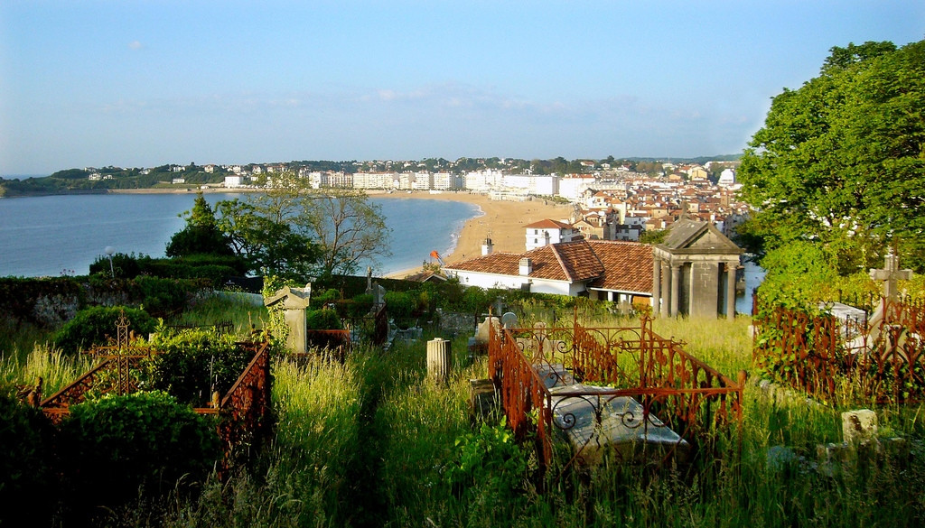 Кладбище в Сибуре, Франция – фотографии Франции