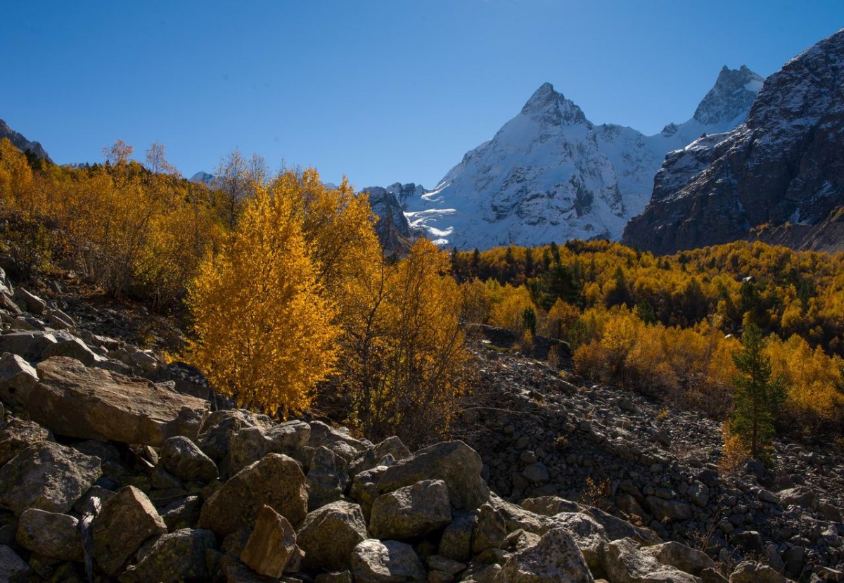 Вершина Джантуган в Адыл Су, Россия. Фото 1 – фотографии России