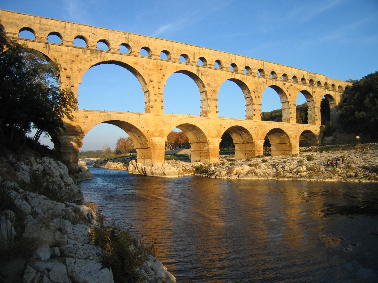 Древнеримский акведук Пон-дю-Гар – фотографии Франции