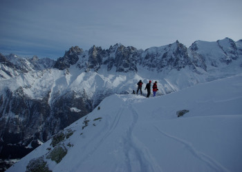 Лыжники в Ле-Бревен, Франция – фотографии Франции