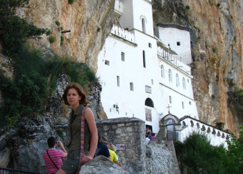 Туристы в Даниловграде, Черногория – фотографии Черногории